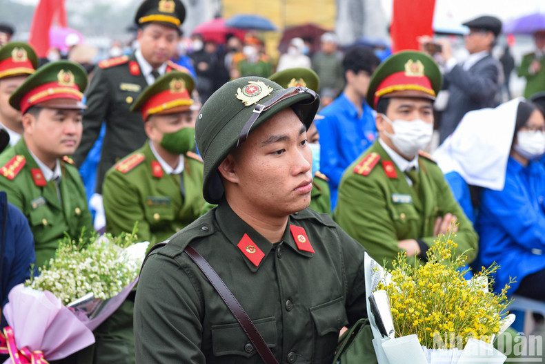 Dao Hai Nam, 24 years old, will join the people's police service. Nam said in the coming time, he will strive and do his best to complete the assigned tasks. Dao Hai Nam, 24 years old, will join the people's police service. Nam said in the coming time, he will strive and do his best to complete the assigned tasks.