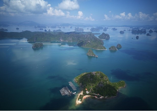 A panoramic view of Banh Sua island seen from above. (Photo: Vietnam Pictorial) A panoramic view of Banh Sua island seen from above. (Photo: Vietnam Pictorial)