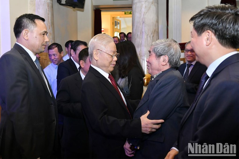 The Party chief and the delegates attend the ceremony.