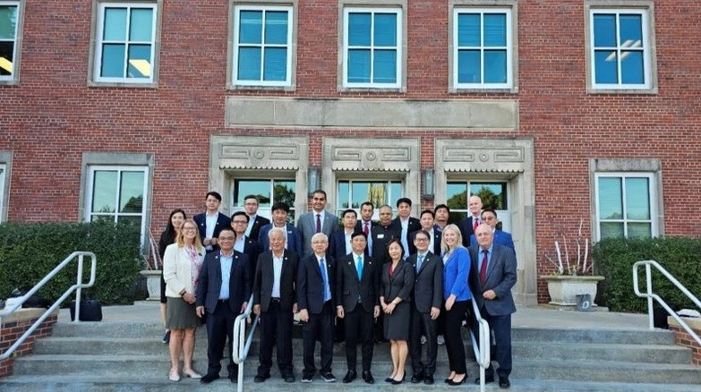 The delegation from Binh Duong visits the University of Nebraska Omaha.