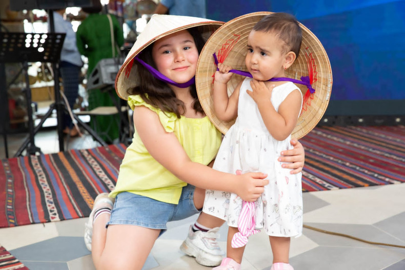 Little guests join the festival. Little guests join the festival.