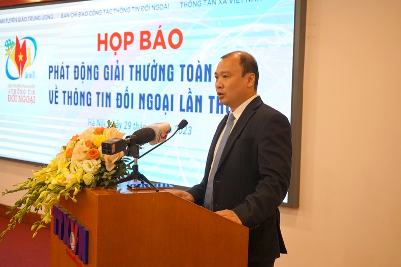 Alternate member of the PCC, Deputy Head of the PCC’s Commission for Information and Education, and Permanent Deputy Head of the Steering Committee for External Information, Le Hai Binh speaks at the conference. (Photo: NDO/Dinh Truong)