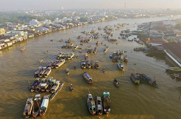 Cai Rang floating market in Can Tho city has long been an enticing tourism feature of the Mekong Delta. (Photo: VNA)
