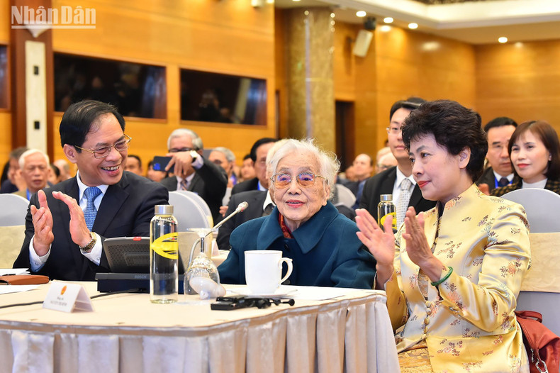 A special guest was Nguyen Thi Binh, former Vice President, Foreign Minister, and Head of the Delegation of the Provisional Revolutionary Government of the Republic of South Vietnam at the Paris Conference.