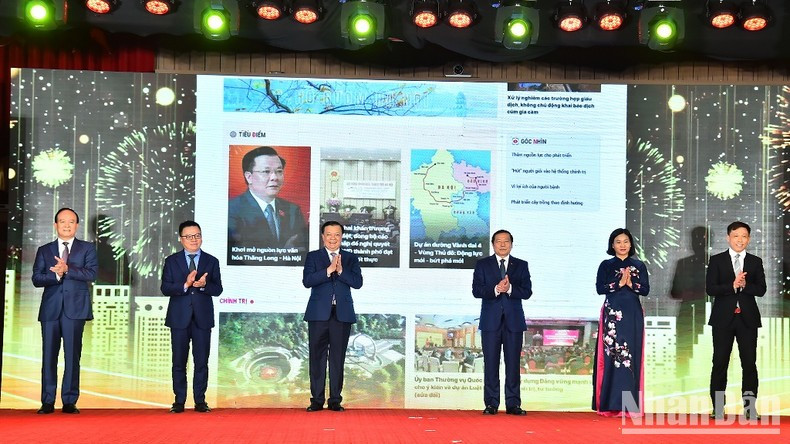 Also on this occasion, Ha Noi Moi Newspaper launched the new interface of Ha Noi Moi electronic newspaper and the converged newsroom.