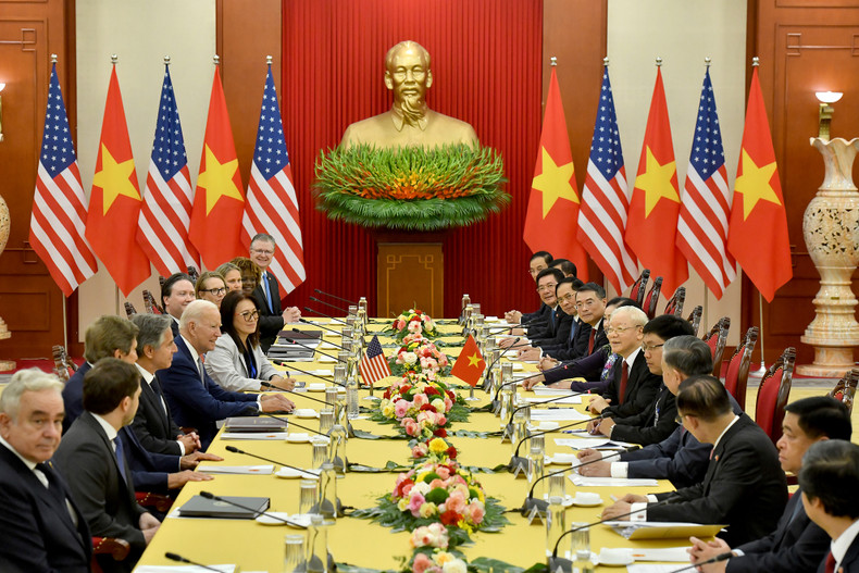 After the official welcome ceremony, General Secretary Nguyen Phu Trong held talks with US President Joe Biden at the Party Central Committee's headquarters. After the official welcome ceremony, General Secretary Nguyen Phu Trong held talks with US President Joe Biden at the Party Central Committee's headquarters.