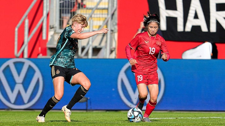 In the 80th minute, the net of the Vietnamese team shook for the second time, after Janina Minge’s finish. (Source: DFB) In the 80th minute, the net of the Vietnamese team shook for the second time, after Janina Minge’s finish. (Source: DFB)