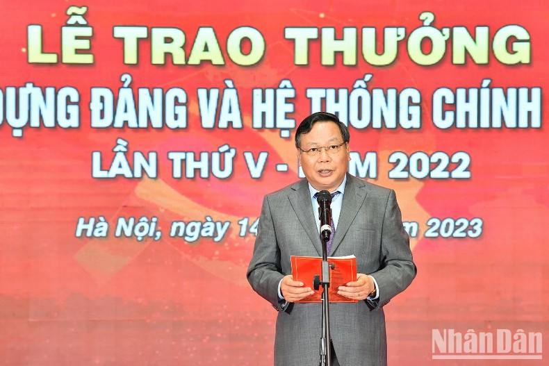 Deputy Secretary of the Hanoi Party Committee Nguyen Van Phong speaks at the ceremony.