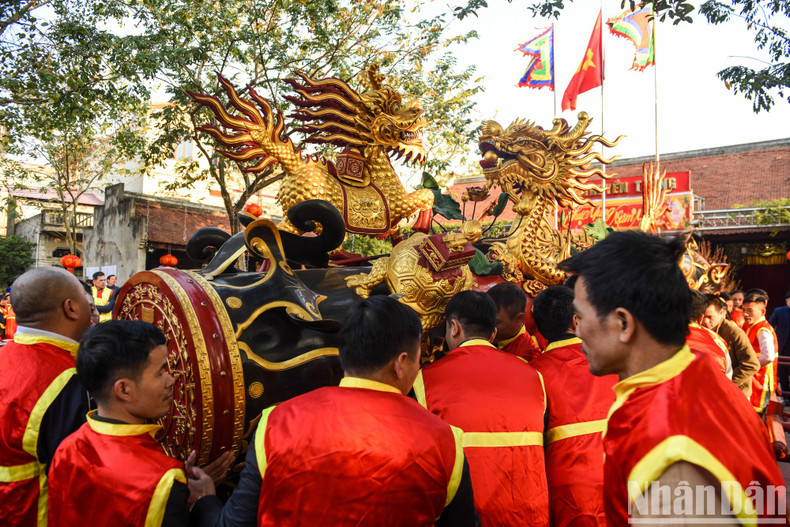 The festival is associated with the myth of Saint Thien Cuong, who fought Xich Quy invaders.
