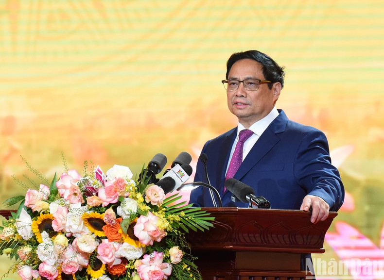 Prime Minister Pham Minh Chinh speaks at the conference.