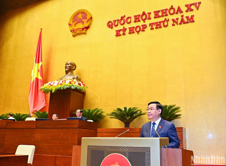 NA Chairman Vuong Dinh Hue delivered an opening speech at the session.