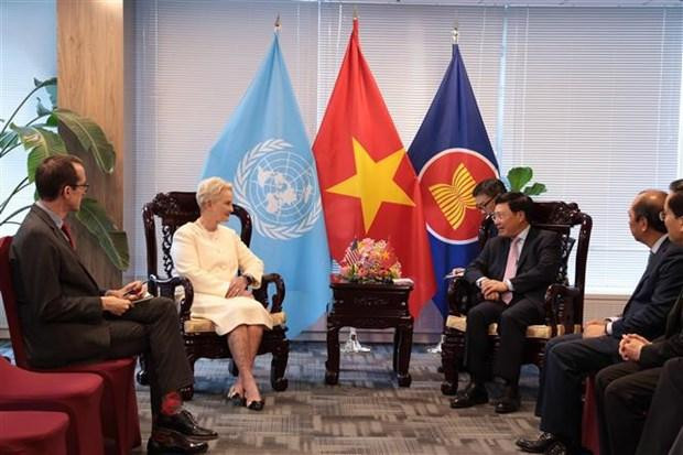 Deputy PM Pham Binh Minh meets with US Ambassador to FAO Cindy McCain in New York on September 22. (Photo: VNA) Deputy PM Pham Binh Minh meets with US Ambassador to FAO Cindy McCain in New York on September 22. (Photo: VNA)