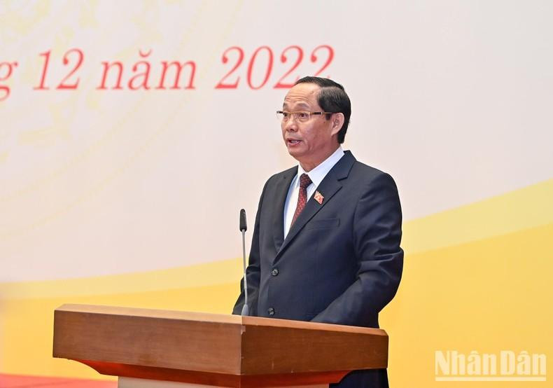 NA Vice Chairman Tran Quang Phuong delivers the opening speech.