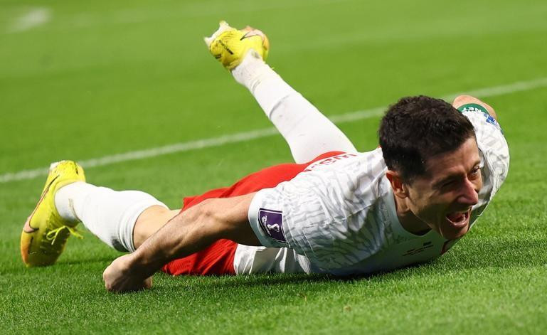 Poland’s Robert Lewandowski celebrates their second goal against Saudi Arabia. (Photo: Reuters)