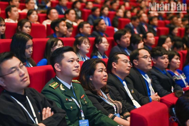 Delegates listen to the guiding speech of the Party chief.