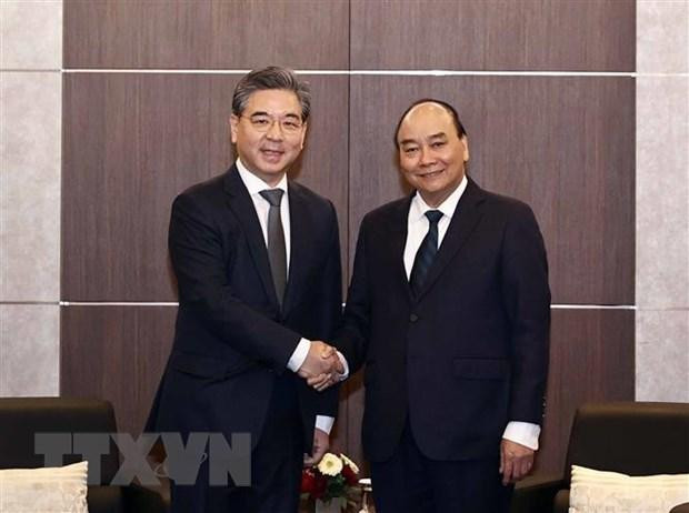 President Nguyen Xuan Phuc (right) receives CEO of Hyundai Motor Chang Jae-hoon in Seoul on December 5. (Photo: VNA)