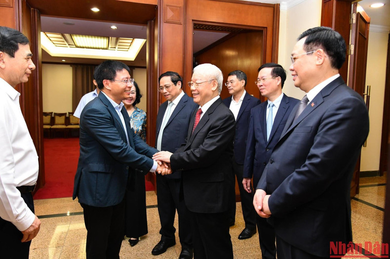 Party General Secretary Nguyen Phu Trong and leaders of the Party and State at the conference. Party General Secretary Nguyen Phu Trong and leaders of the Party and State at the conference.