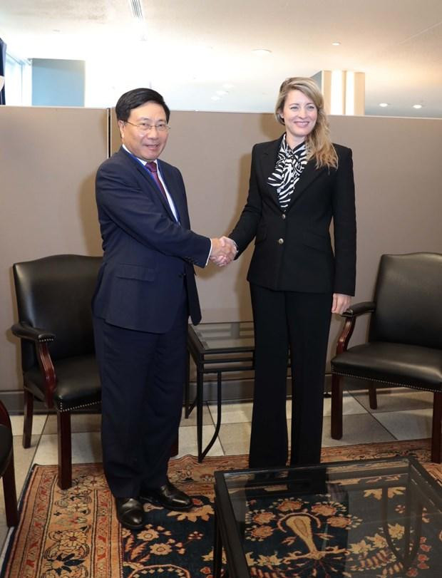 Deputy Prime Minister Pham Binh Minh and Canadian Minister of Foreign Affairs Melanie Joly (Photo: VNA)