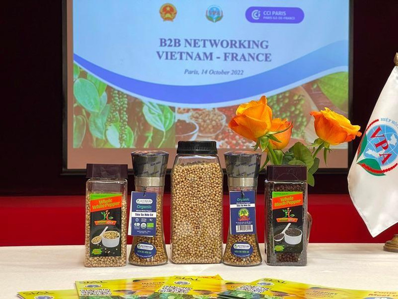 Vietnamese pepper products are showcased at the conference.
