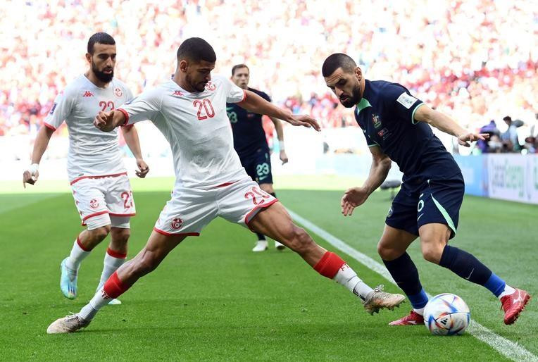 Tunisia’s Mohamed Drager in action with Australia’s Aziz Behich. (Photo: Reuters)