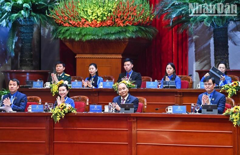 President Nguyen Xuan Phuc joins the Presidium of the Congress.