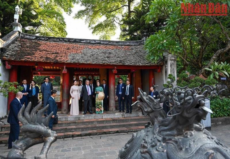 UN Secretary-General Antonio Guterres visits Van Mieu-Quoc Tu Giam.