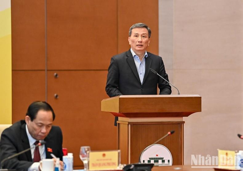 Head of NA’'s Committee on Science, Technology and Environment Le Quang Huy delivers a speech at the conference.