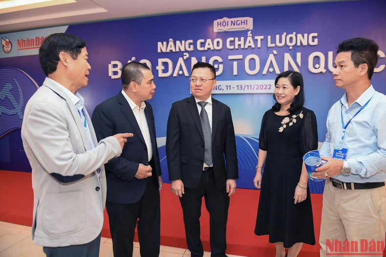 Editor-in-Chief of Nhan Dan Newspaper Le Quoc Minh speaks with journalists and reporters. Editor-in-Chief of Nhan Dan Newspaper Le Quoc Minh speaks with journalists and reporters.