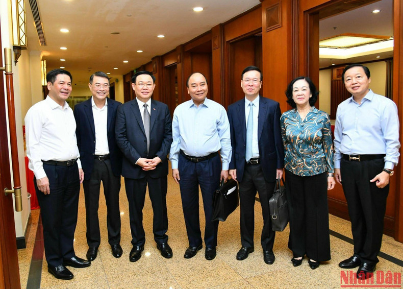 President Nguyen Xuan Phuc, National Assembly Chairman Vuong Dinh Hue, Permanent Member of the Party Central Committee's Secretariat Vo Van Thuong and delegates at the conference. President Nguyen Xuan Phuc, National Assembly Chairman Vuong Dinh Hue, Permanent Member of the Party Central Committee's Secretariat Vo Van Thuong and delegates at the conference.