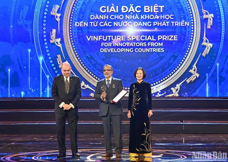 The Special Prize for innovators from developing countries goes to Prof. Thalappil Pradeep of India.