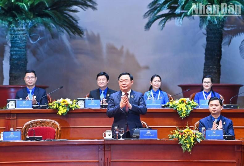 National Assembly Chairman Vuong Dinh Hue joins the Presidium of the Congress.
