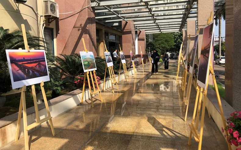 The photos were donated by photographers for the exhibition. The photos were donated by photographers for the exhibition.