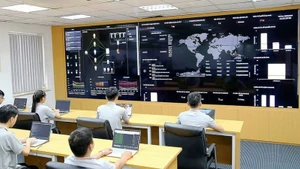 The Security Operations Centre (SOC) helps detect early and implement Standard Operating Procedures (SOPs) to deal with cyberattacks promptly. (Photo: nhandan.vn)