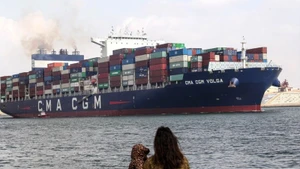 A cargo ship sails through the Suez Canal in Ismailia Province, Egypt, on January 13, 2024. (Photo: XINHUA)