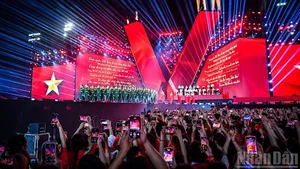 The political–artistic programme “The Fatherland in Our Hearts”, organised by Nhan Dan Newspaper to celebrate the 80th anniversary of the August Revolution and National Day (September 2), attracted special attention from the public. (Photo: NDO)