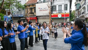 In pictures: Ha Noi candidates finish 10th - grade entrance exam for public high schools