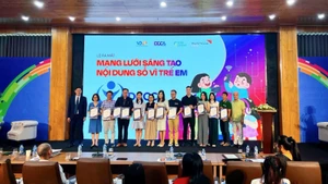 Representatives of founding member organisations of the DCCC network at the launching ceremony (Photo: NDO)