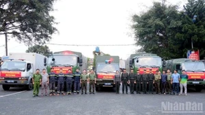 Trucks loaded with nearly 34 tonnes of fresh vegetables are ready to deliver to people in Khanh Hoa who suffered heavy damage from recent floods.