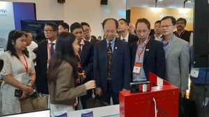 Delegates visited technology products displayed at Tech4Life 2025. (Photo: NDO)