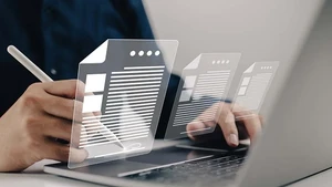 Proposal on conclusion and implementation of electronic labour contracts. (Photo: baochinhphu.vn)