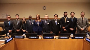 Comrade Le Hoai Trung, Secretary of the Party Central Committee, Acting Minister of Foreign Affairs together with international representatives, attended the opening ceremony for the signing of the Ha Noi Convention at the High-Level Week of the 80th Session of the United Nations General Assembly, September 22, 2025. (Photo: VNA)