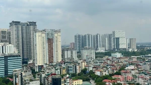 Although the market still holds substantial potential for growth, housing prices are becoming increasing "hot", far exceeding real income and increasing the gap between people who own real estate and those who cannot purchase a house. (Photo: HNV).