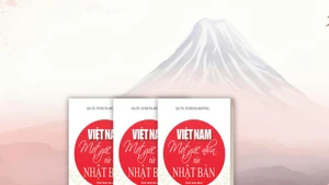 The book "Viet Nam – A perspective from Japan” (Photo: NDO)