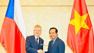 Nguyen Van Duoc, Chairman of the Ho Chi Minh City People’s Committee, and Milos Vystrcil, President of the Senate of the Parliament of the Czech Republic, at the meeting. (Photo: VIET DUNG/NDO)