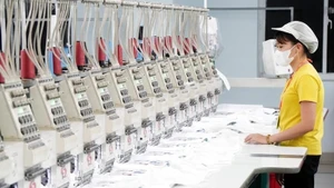 Production for export at Tinh Loi Garment Company Ltd in Nam Sach Industrial Park, Hai Phong City. (Photo: NDO)