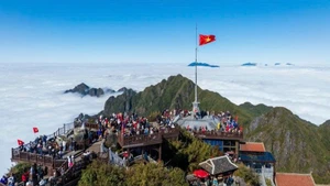 Fansipan peak, the highlight of Sa Pa National Tourism Area (Photo: NDO)
