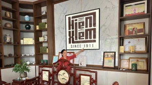 Luu Thi Hien, owner of Hien Xiem lotus tea worshop.