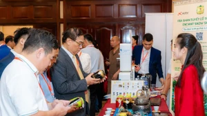 Tripartite cooperation helps management and development of transparent, responsible, and sustainable digital trade activities (Illustrated photo- Source: BICH LIEN)