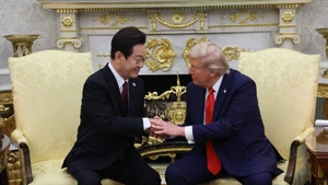 President Lee Jae Myung (left) met US President Donald Trump in Washington, D.C., on August 25, 2025. (Photo: YONHAP/VNA)