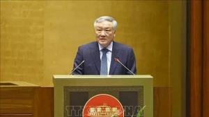 Permanent Deputy Prime Minister Nguyen Hoa Binh introduces the international financial centre's role and significance at the 15th legislature’s ongoing 9th session. (Photo: VNA)